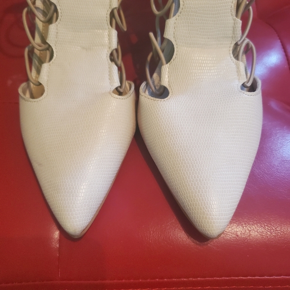 Heels - Picture 2 of 7